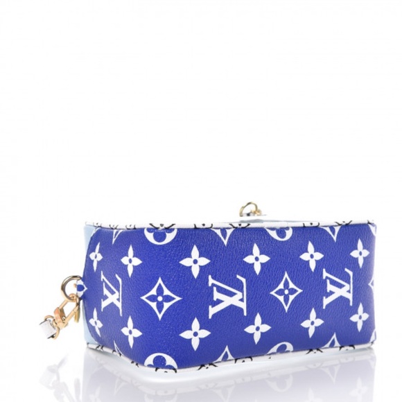 Louis Vuitton Monogram Giant Hawaii Beach Pouch Bl - Picture 4 of 7